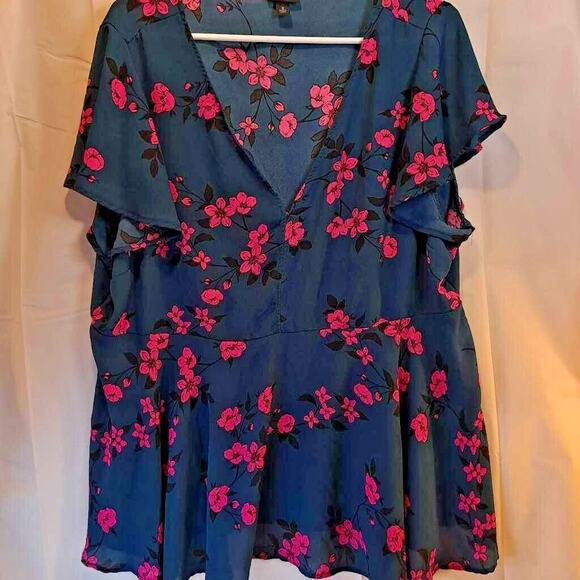 Torrid Women's Blouse Blue Pink Floral Short Flutter Sleeve V Neck Plus 2X New - Picture 1 of 7